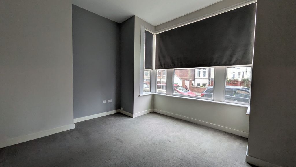 Property photo 3 of 8 Afa085E0-Bd4F-4d18-9475-Fb58A3B27c7B