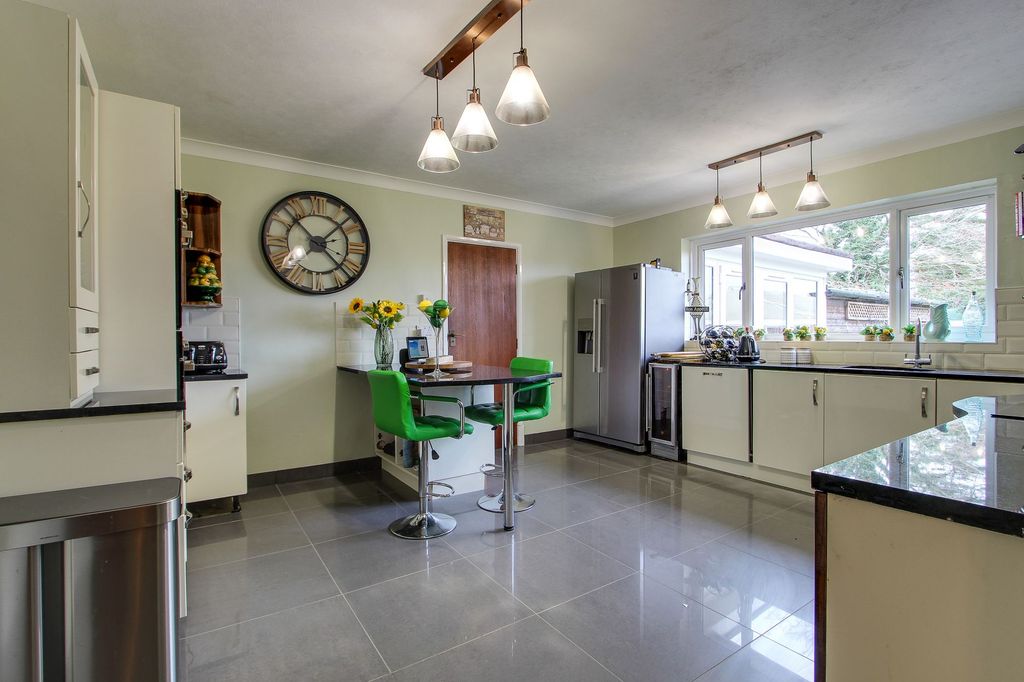 Property photo 3 of 47