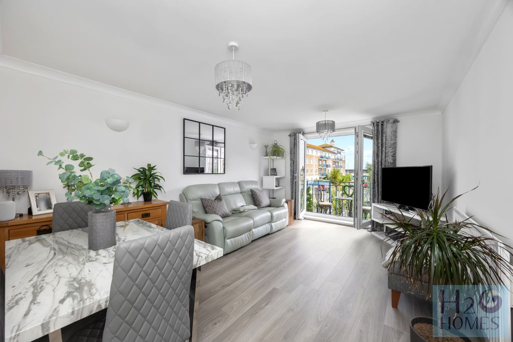 Property photo 2 of 17 Hamilton Court 1