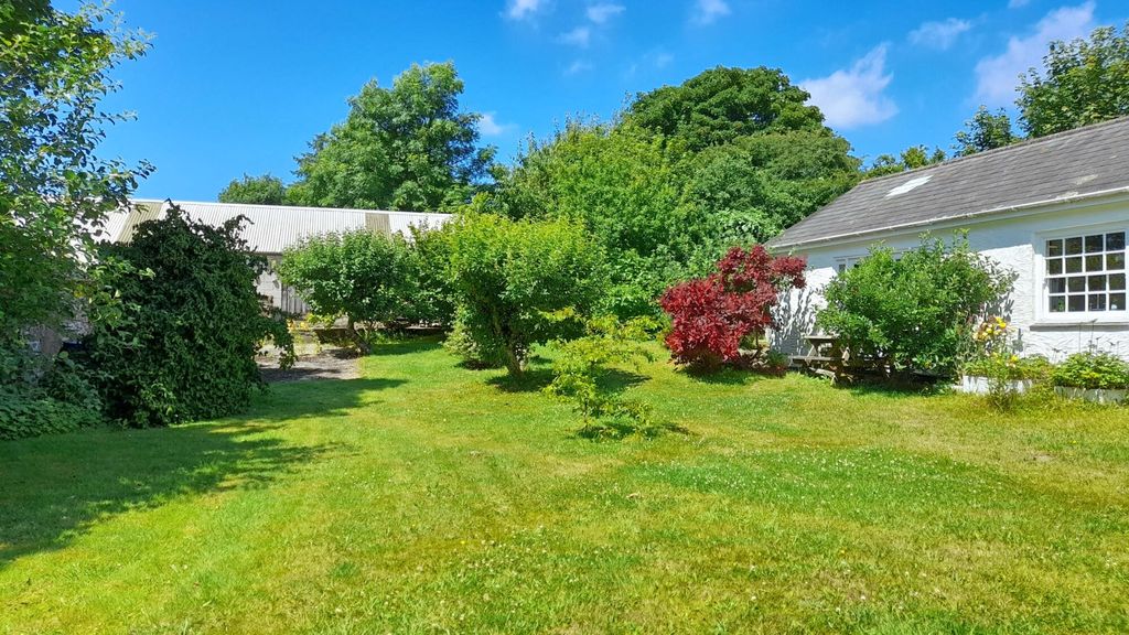Property photo 2 of 22