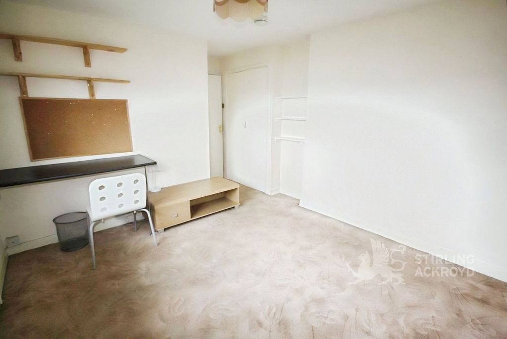 Property photo 3 of 6 Bedroom