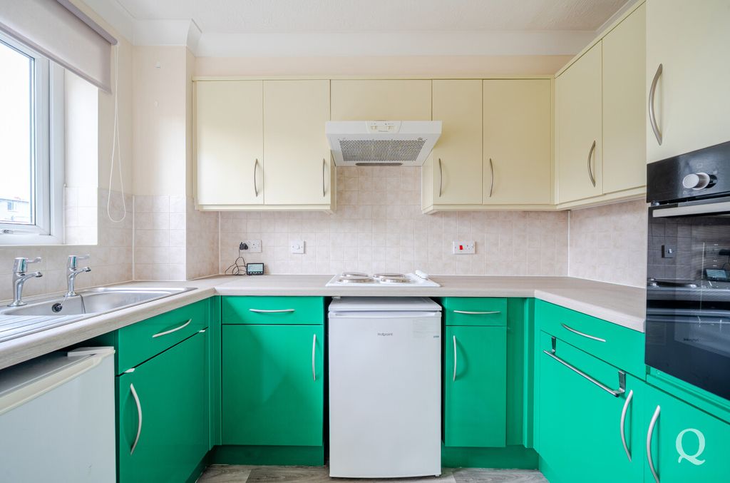 Property photo 2 of 21 F8842F15-82B6-4A7...