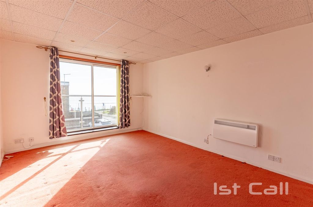 Property photo 2 of 13 Lounge