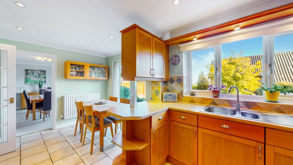 Property photo 3 of 19 4123685