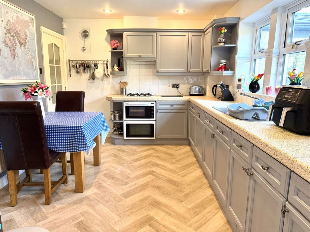 Property photo 3 of 31 Picture No. 12