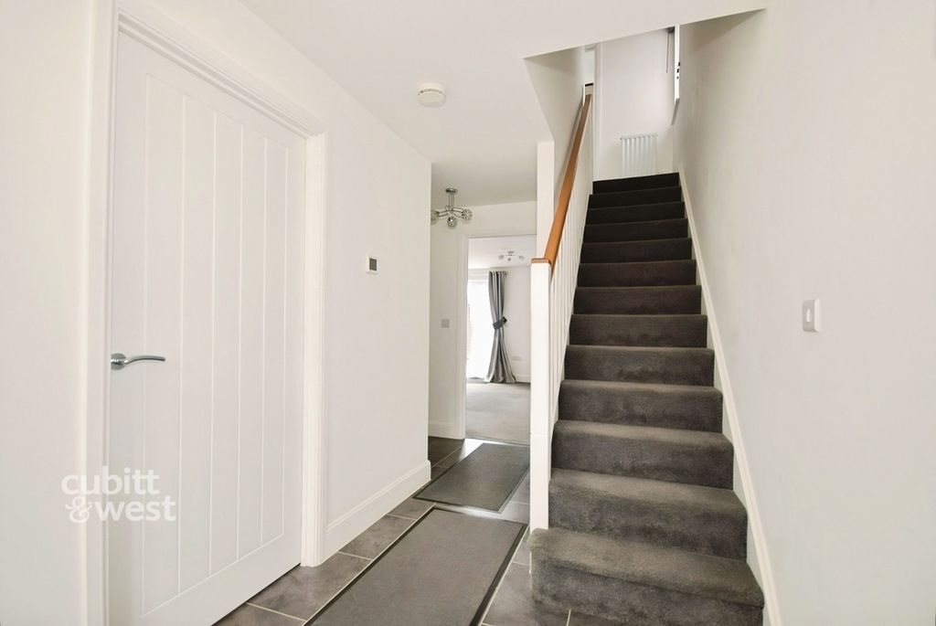 Property photo 3 of 18 325Cbead-4