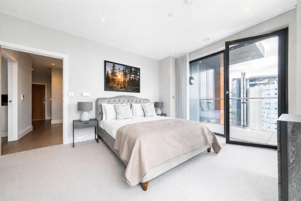 Property photo 1 of 4 Bedroom