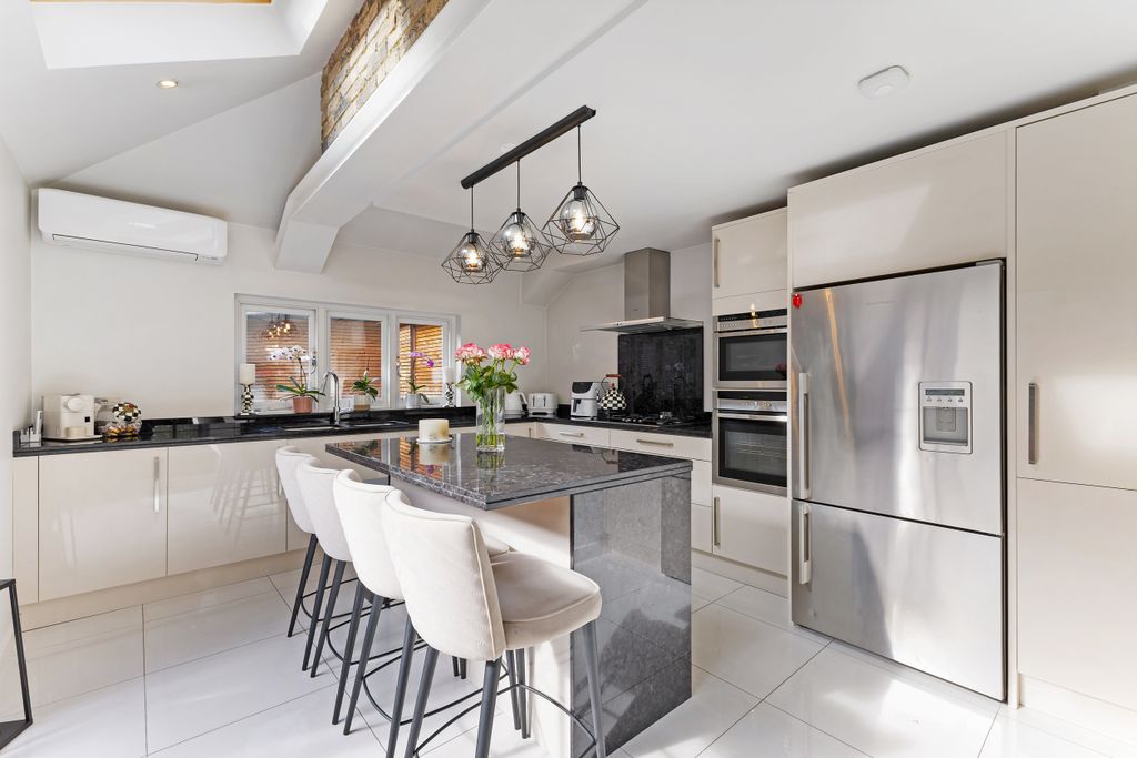 Property photo 3 of 22