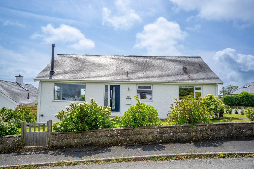 Property photo 2 of 25