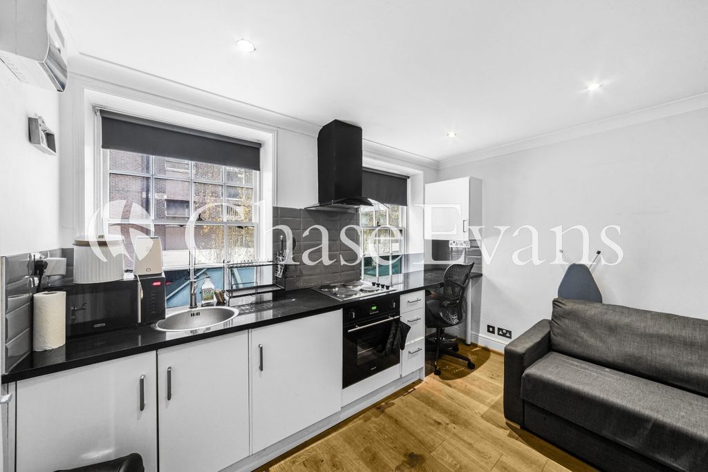 Property photo 3 of 7 Kitchen