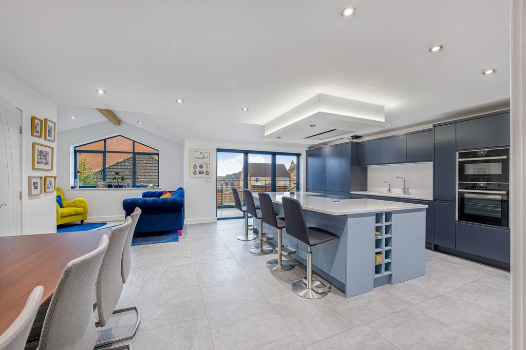 Property photo 3 of 25