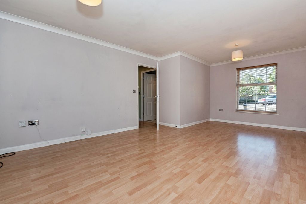 Property photo 3 of 13 Pbox-Img.Jpg