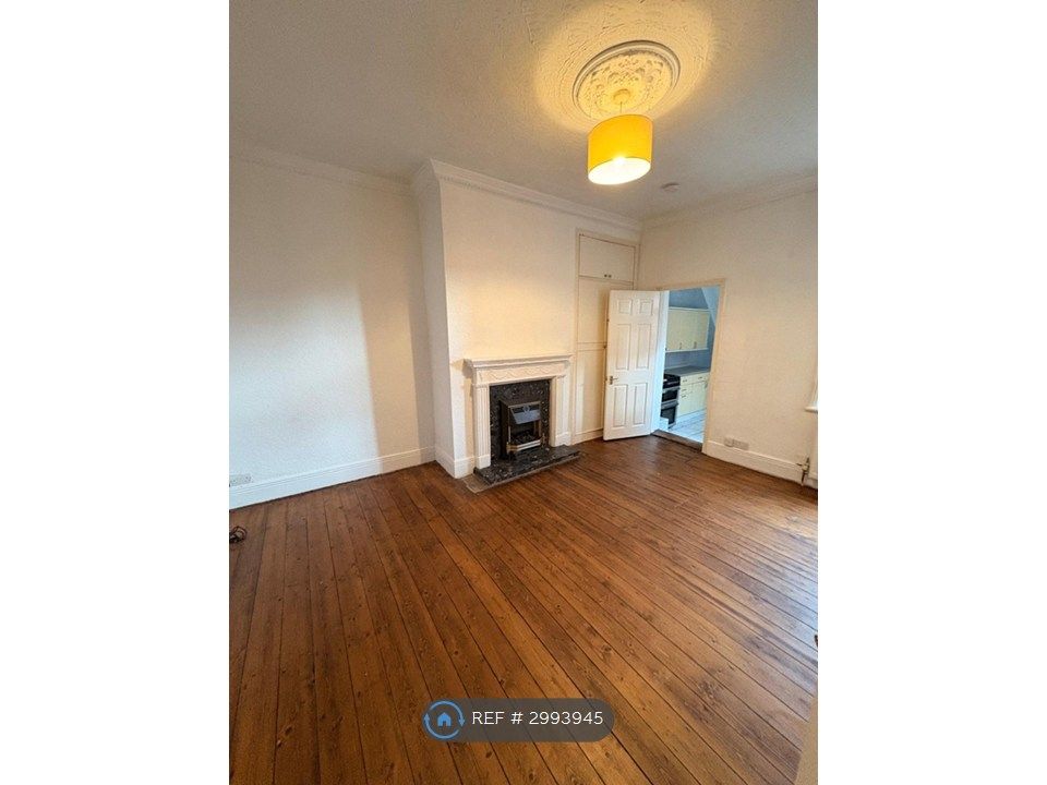 Property photo 1 of 14 Living Room
