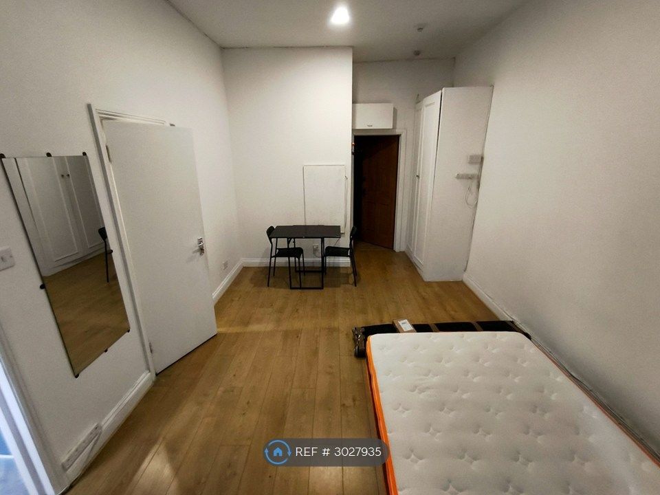 Property photo 3 of 6 Bedroom