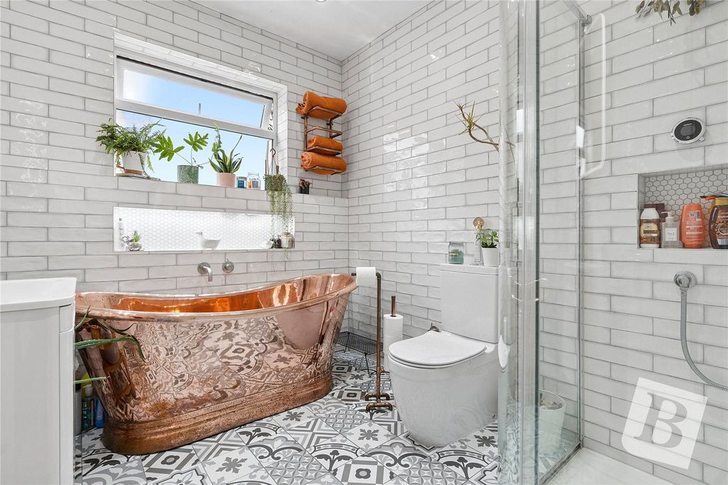 Property photo 3 of 24 Bathroom