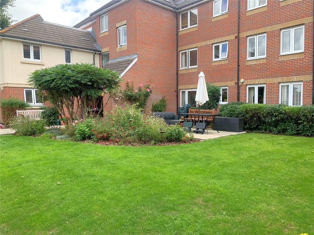 Property photo 3 of 10 Communal Grounds