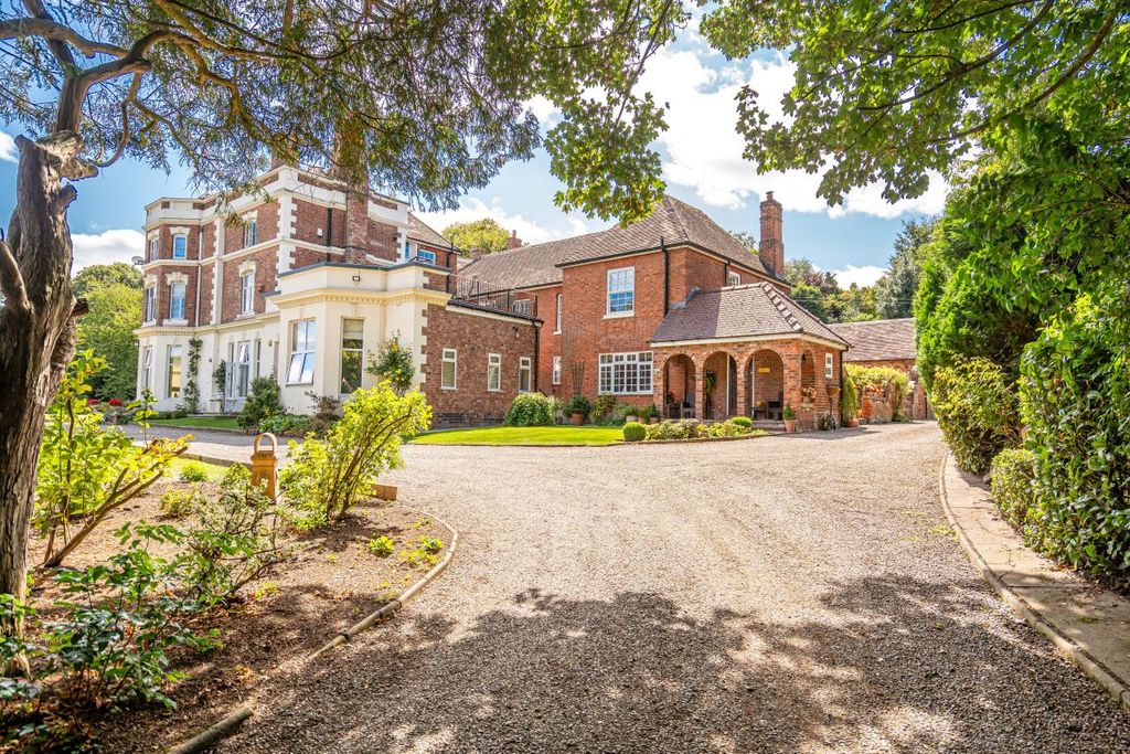 Property photo 2 of 31