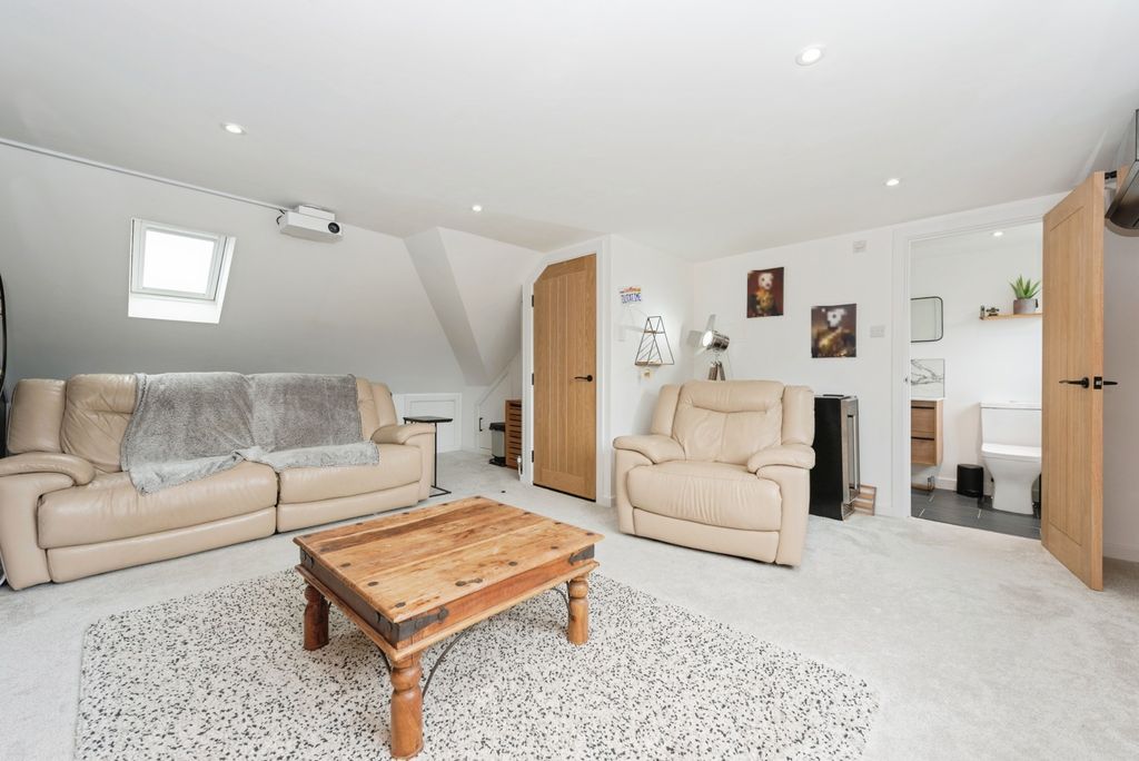 Property photo 3 of 12 Bedroom 2/Cinema