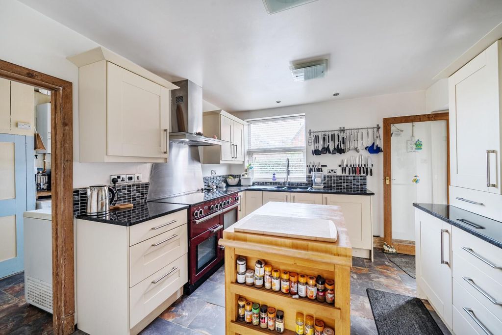 Property photo 3 of 28 1388929-14-69650F1Fe3d14.Jpg