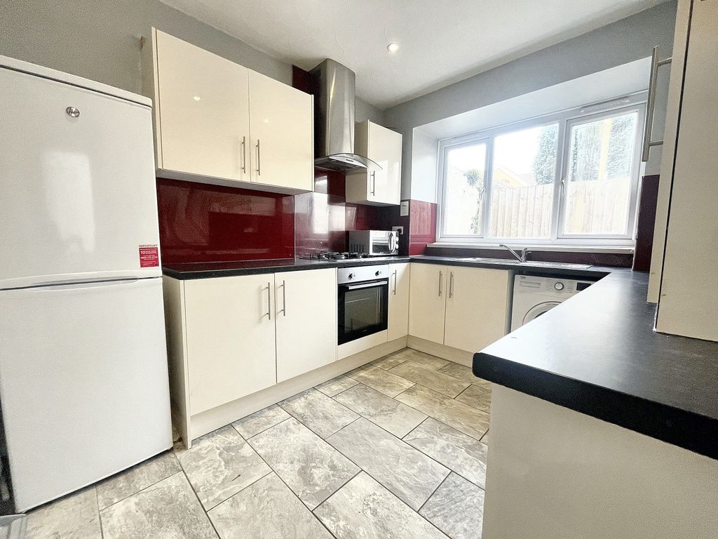 Property photo 2 of 20 Kit1 (1)