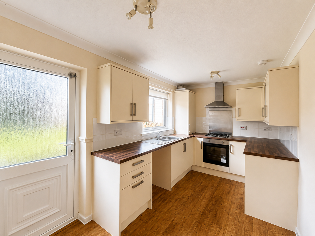 Property photo 3 of 9 Kitchen