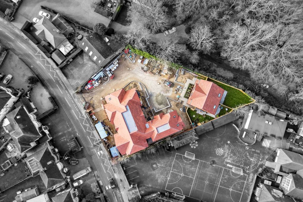 Property photo 3 of 35