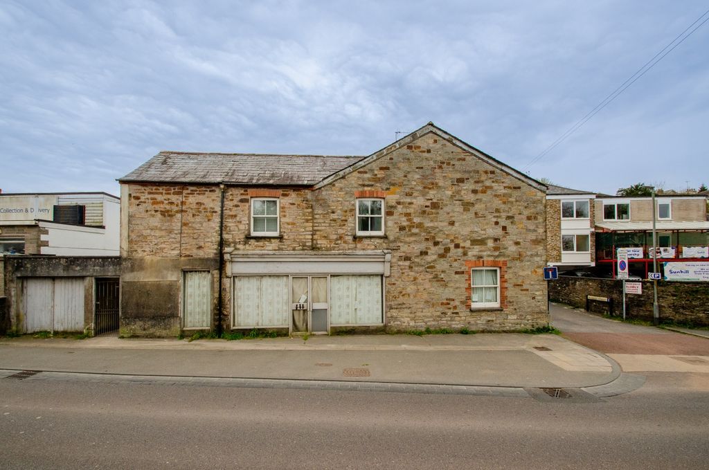 Property photo 2 of 3 20 Market Street Tps 01208 74182-23