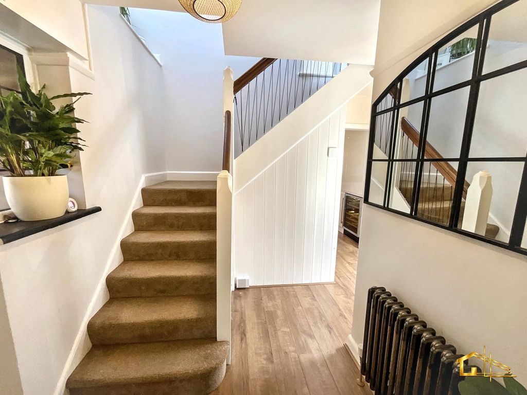 Property photo 3 of 24