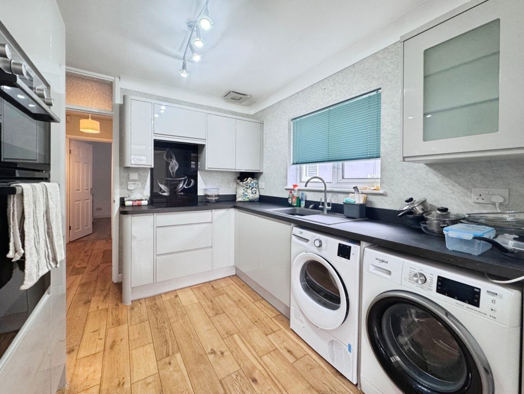 Property photo 2 of 14 Kitchen