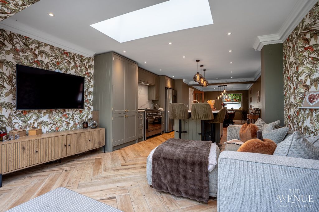 Property photo 2 of 27 5551823
