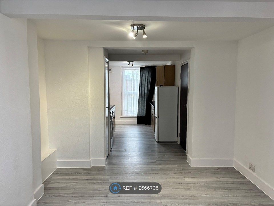 Property photo 2 of 10 Living Room