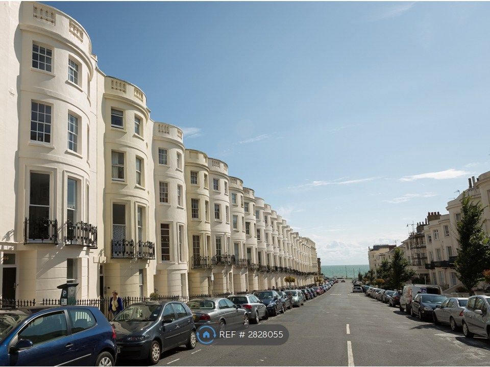 Property photo 1 of 30 Villa Between Western Rd And Brighton Beach