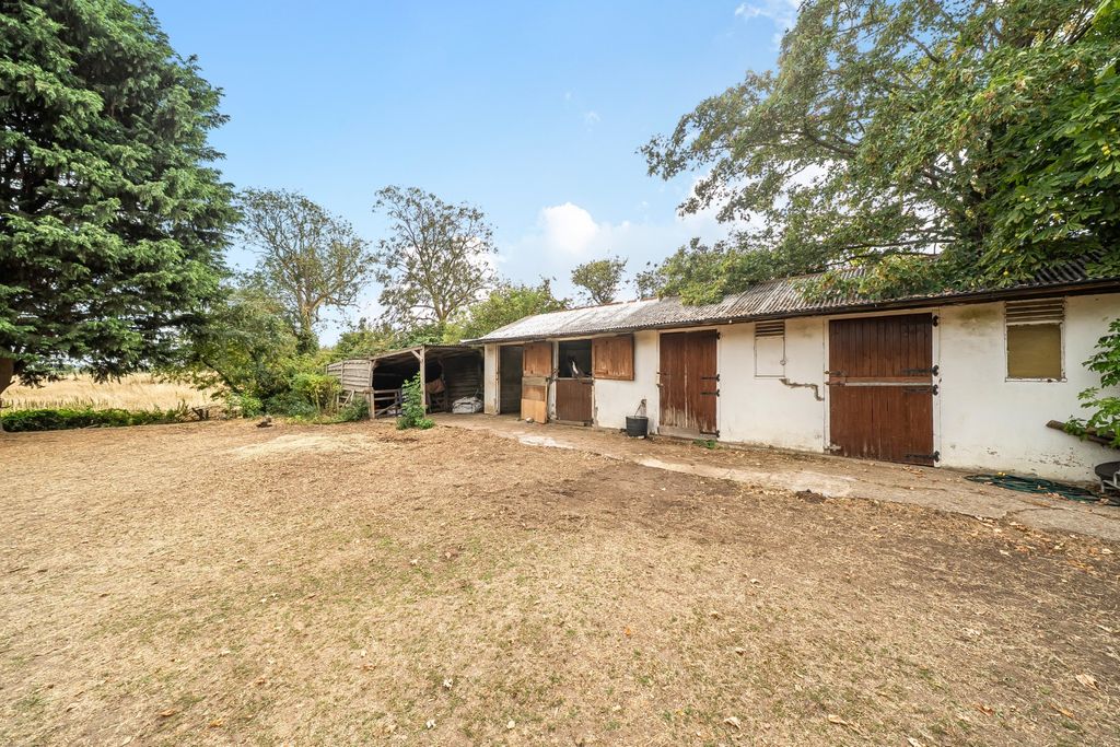 Property photo 2 of 23