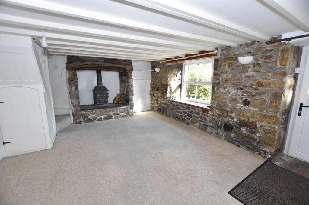 Property photo 2 of 10 Lounge