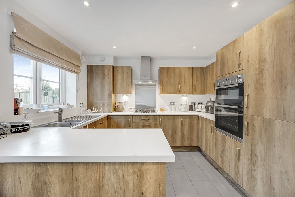 Property photo 3 of 42 4948783