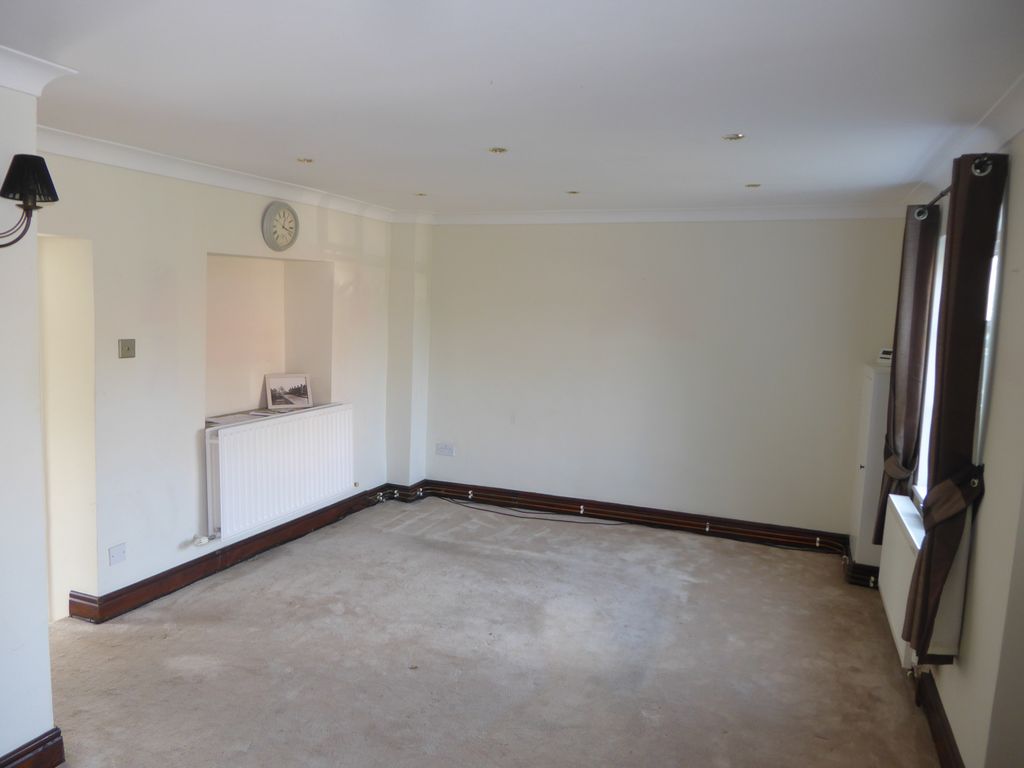 Property photo 2 of 14 Lounge