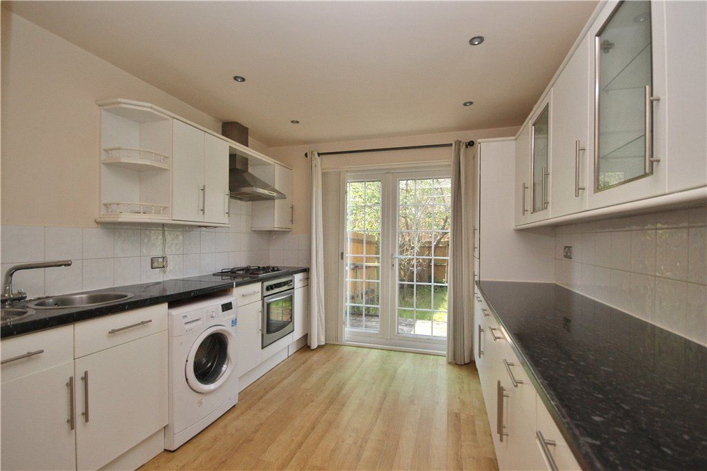 Property photo 2 of 10 Kitchen