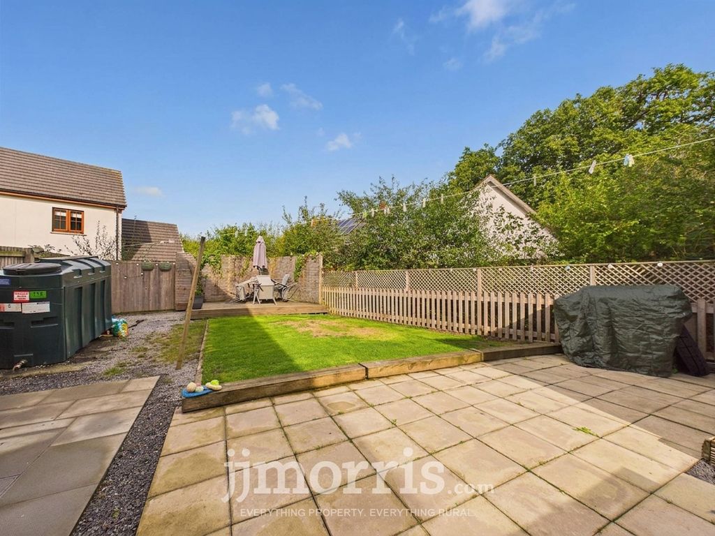 Property photo 2 of 31