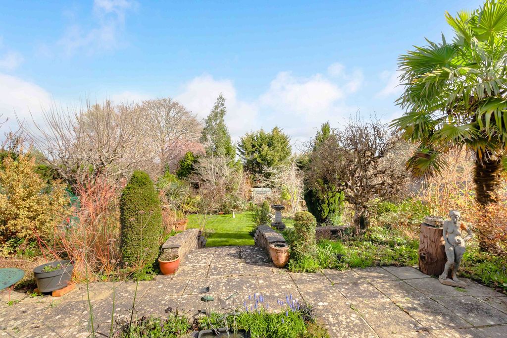 Property photo 2 of 34