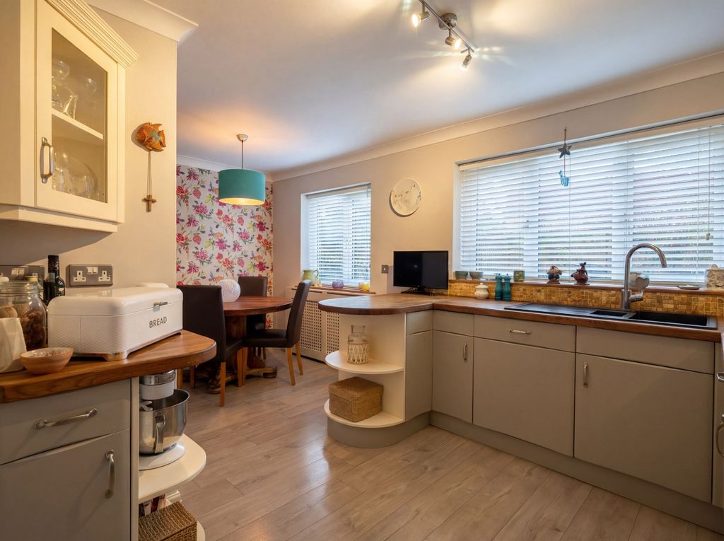 Property photo 2 of 21 4708664