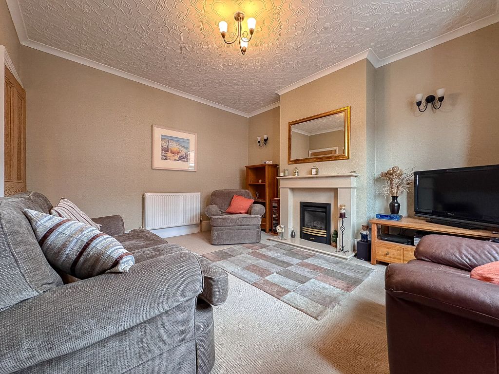 Property photo 3 of 16 Living Room (2)