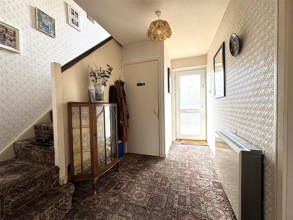 Property photo 3 of 15 Entrance Hall