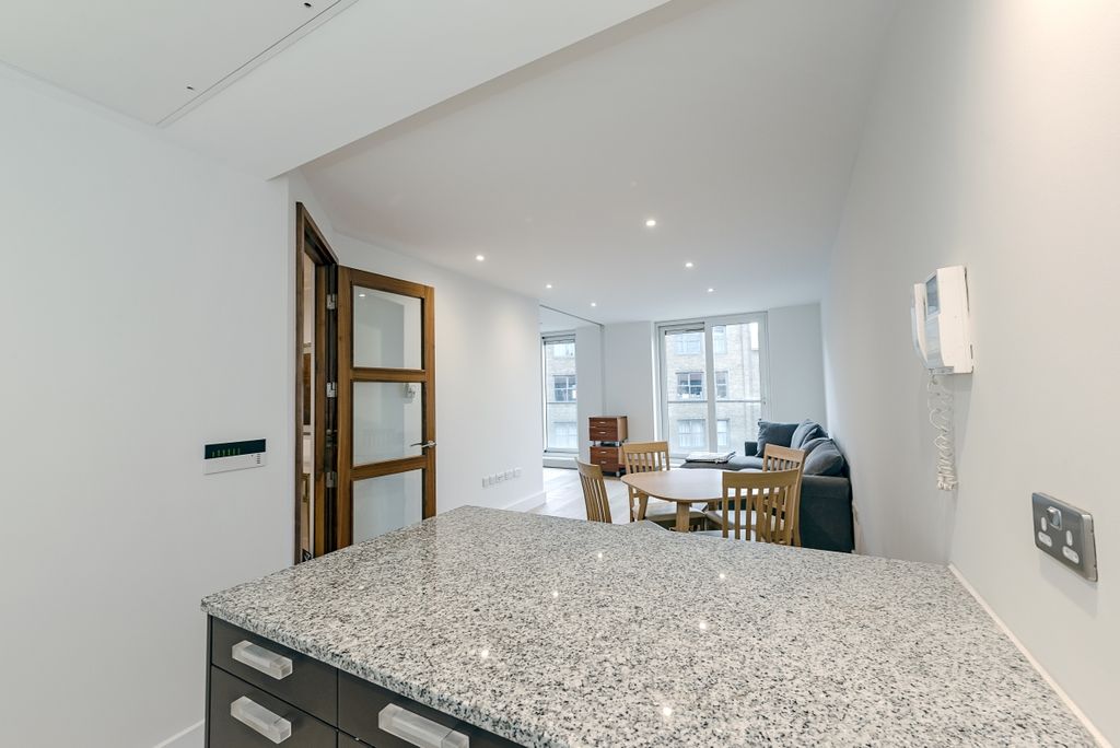 Property photo 2 of 10 207  (3)