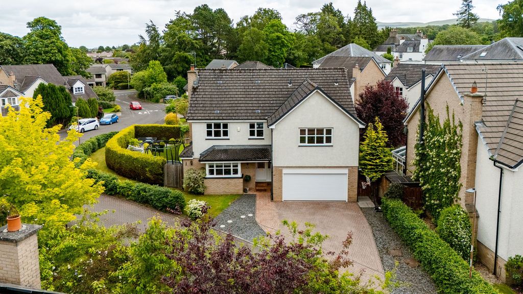 Property photo 1 of 33