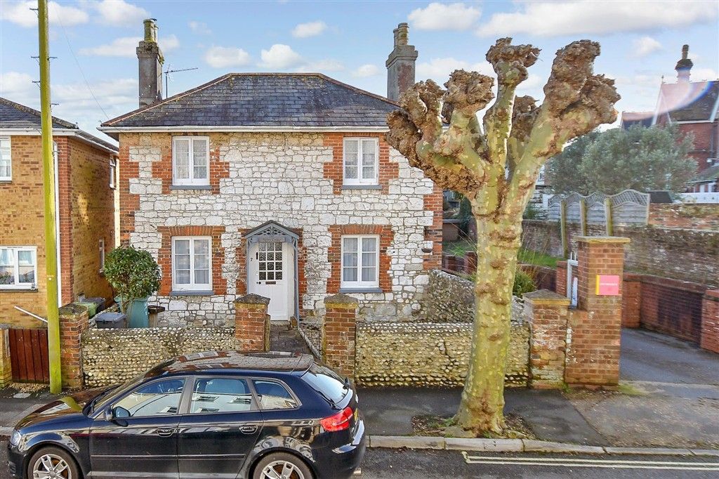 Property photo 2 of 9 External (Brochure)