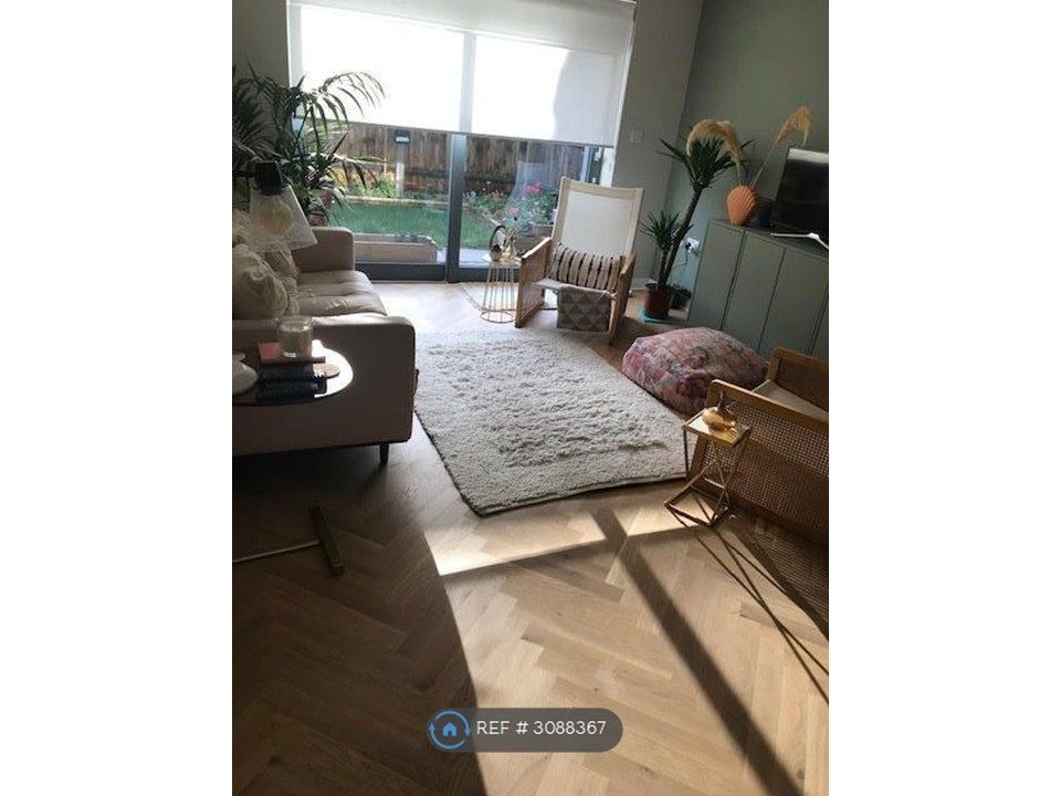 Property photo 2 of 6 Living Room