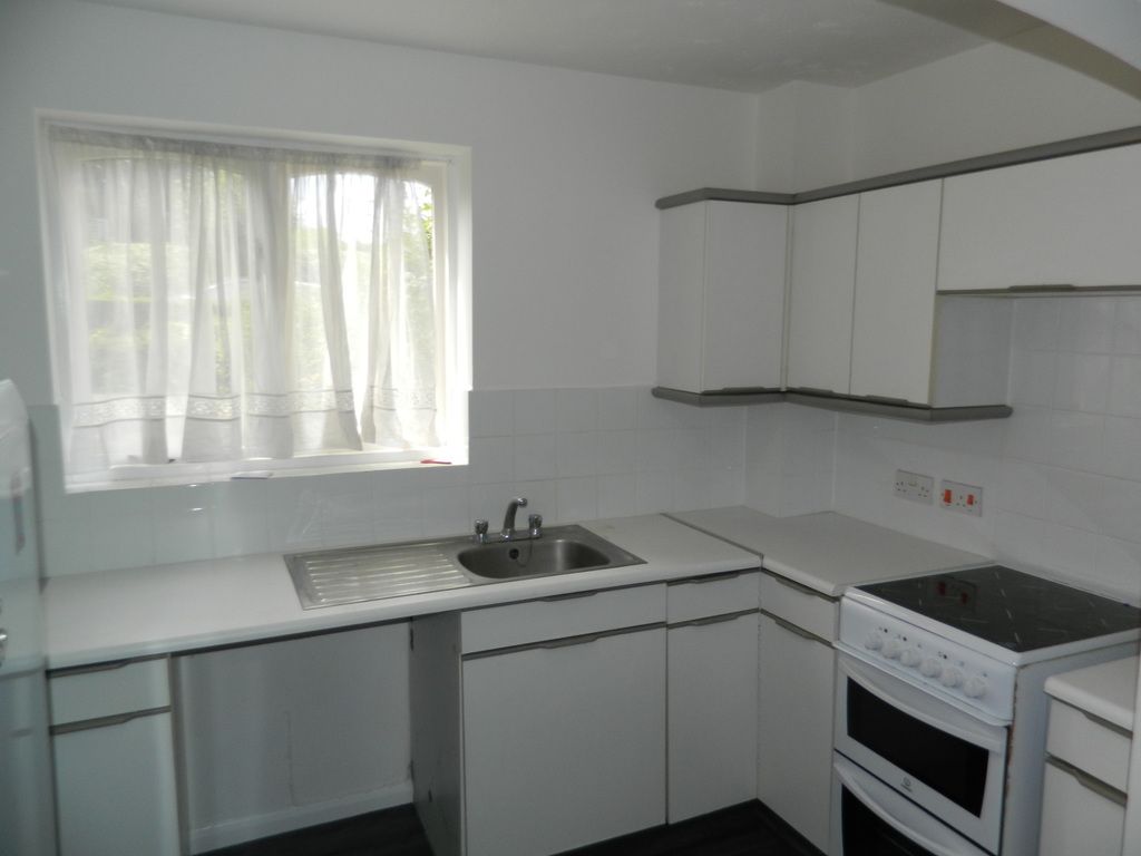 Property photo 2 of 6 Fitted Kitchen
