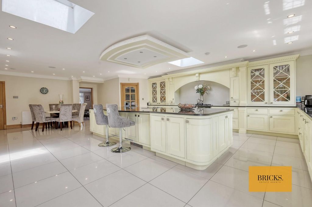 Property photo 2 of 49