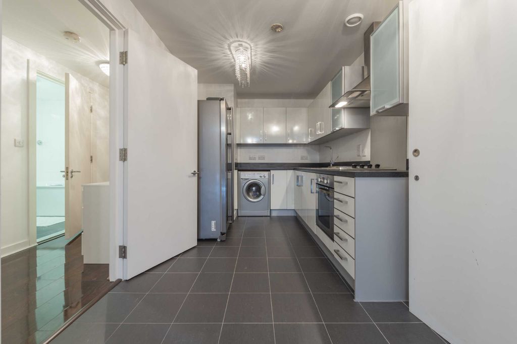 Property photo 2 of 10 Kitchen