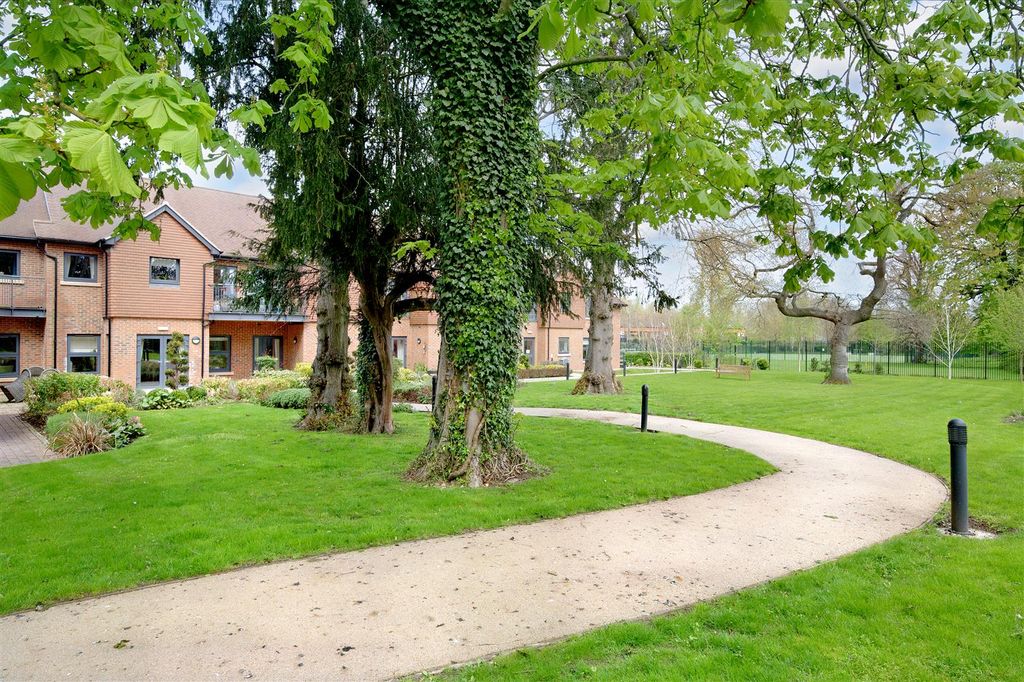 Property photo 1 of 21 8546531-Exterior20.Jpg